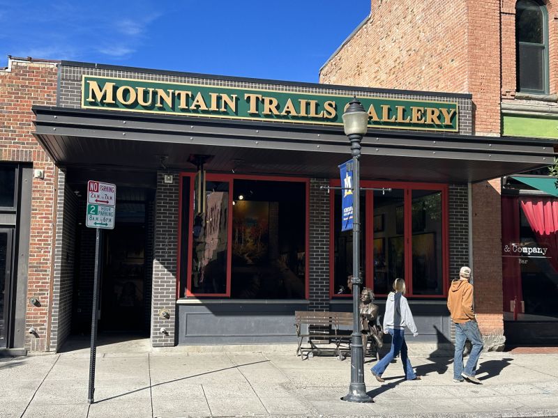 I was honored to be in Mountain Trail's new gallery in Bozeman ,Montana