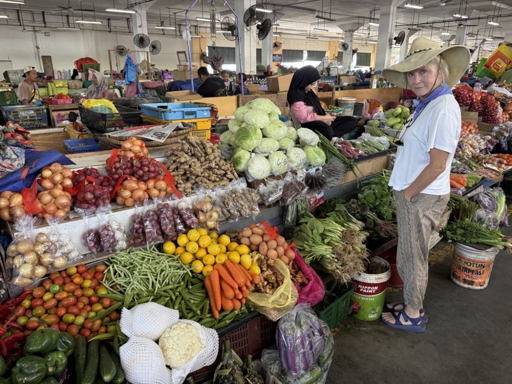 We stopped off at the market in Sandakan and got to see how the locals buy their groceries