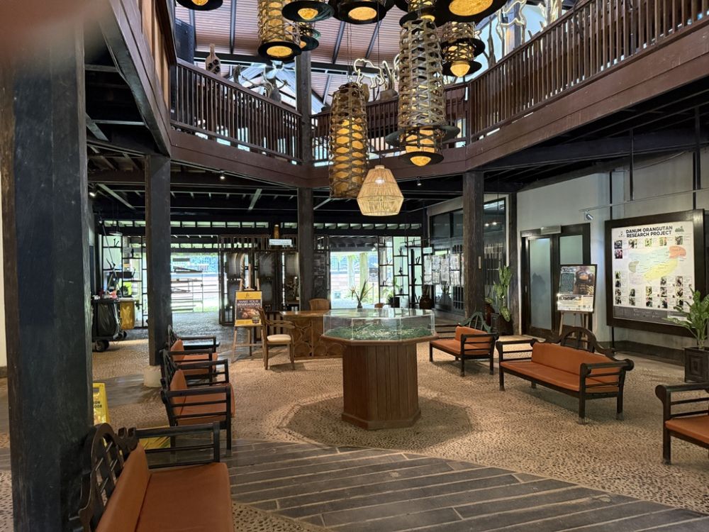 The interior of the lodge was absolutely beautiful and very Malaysian!